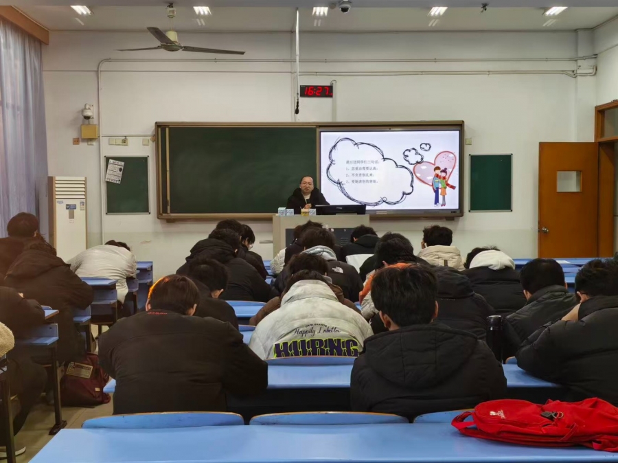 筑牢心理防线 护航青春成长   ——建工学院开展2025级男生安全与成长心理专题讲座