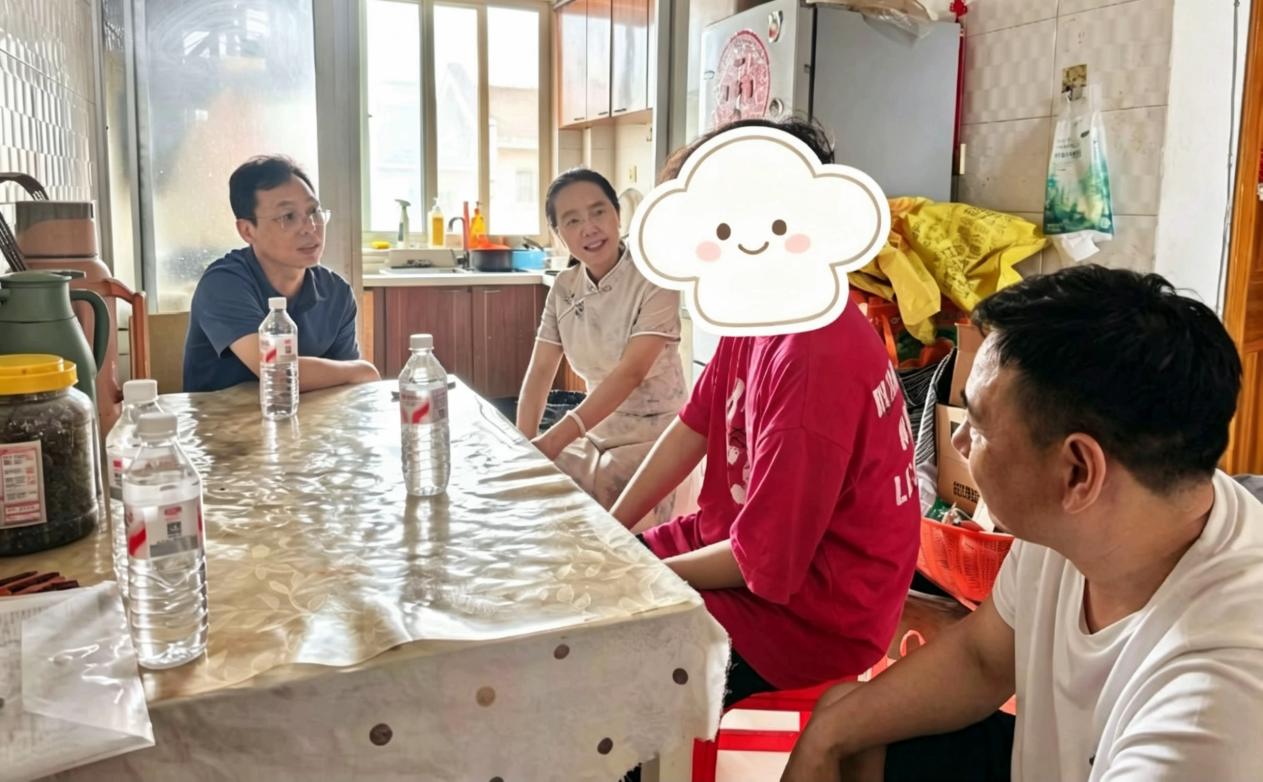 夏日家访暖人心,家校携手助成才 ——智慧城市学院开展2026年暑期家访活动